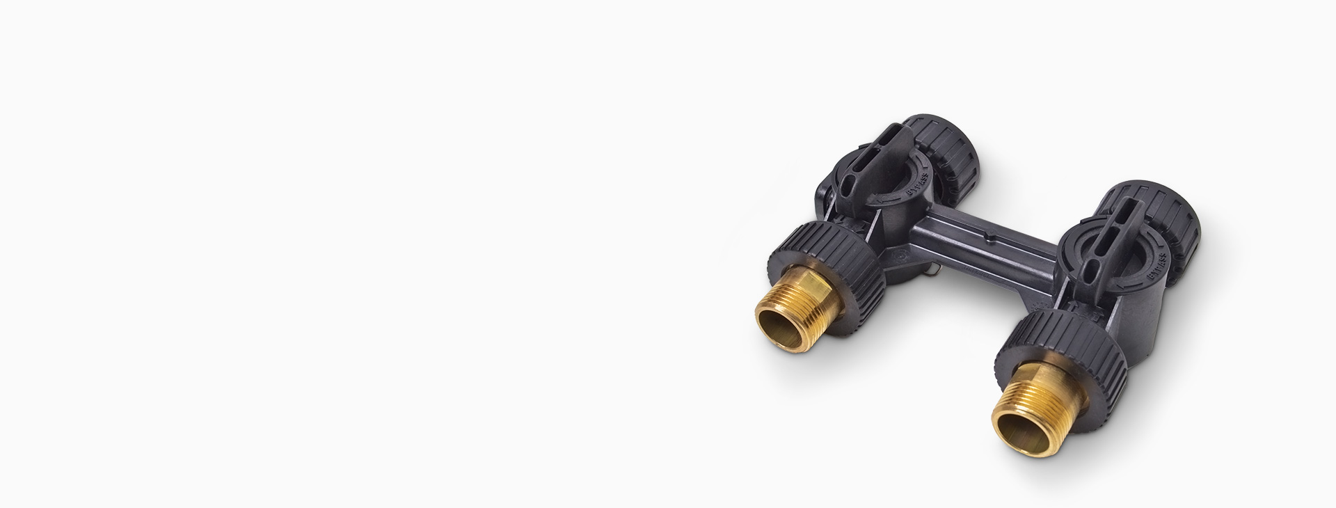 <h4>一體式旁通閥<br></h4>
<p>標(biāo)配Autotrol閥頭專用的一體式高性能樹脂旁通閥，使設(shè)備安裝更加便捷、節(jié)省空間獨(dú)特的一體式水路設(shè)計(jì)。</p>