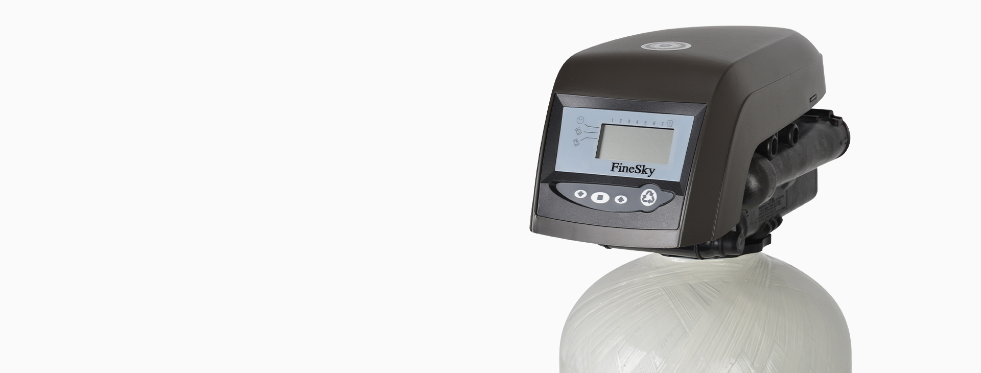 <h4>全自動(dòng)操作<br></h4>
<p>AUTOTROL高性能電子閥頭，根據(jù)使用需求設(shè)定自動(dòng)反沖時(shí)間，對(duì)內(nèi)部濾料進(jìn)行沖洗維護(hù)，確保凈水品質(zhì)。</p>