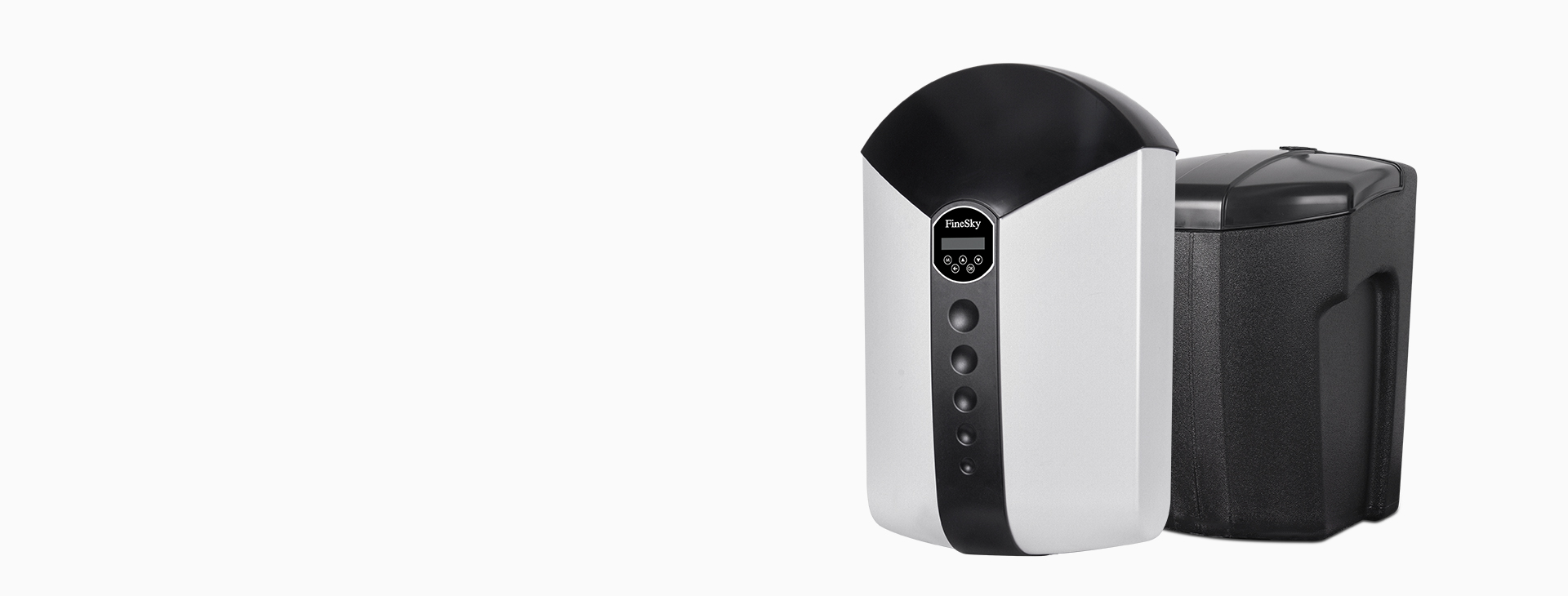 <h4>壁掛機(jī)身<br>節(jié)省空間</h4>
<p>壁掛式雙罐設(shè)計(jì)，節(jié)省地面空間，能適應(yīng)更多復(fù)雜安裝環(huán)境，維護(hù)、加鹽變得更便捷。</p>